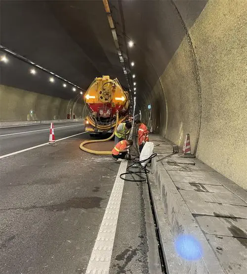 沈河隧道排水渠清淤